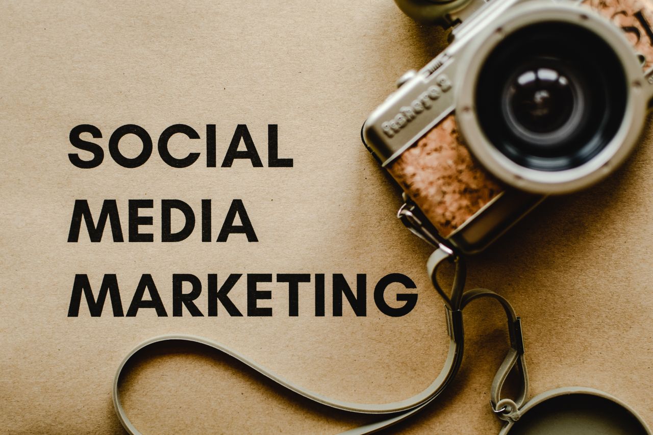 cta-bg A vintage camera on brown paper with SOCIAL MEDIA MARKETING text, perfect for marketing visuals.